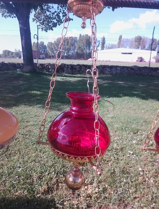 2 Lamparas Vintage rojo cereza de opalina .