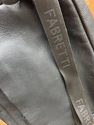 El bolso de hombre. Bandolera. FABRETTI