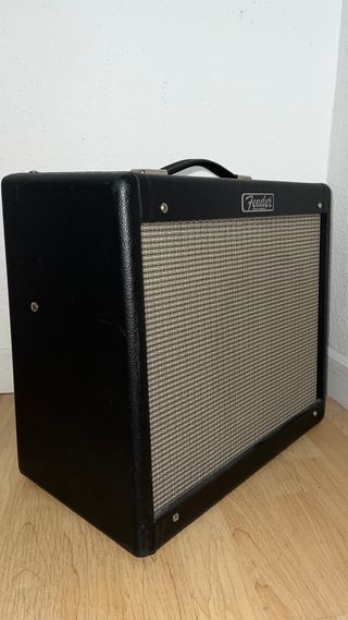 Amplificador de guitarra (Fender Blues Junior)