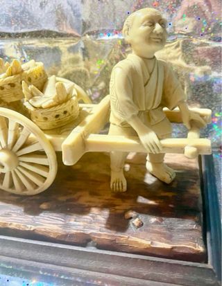Excepcional pieza hueso/marfilina japonesa