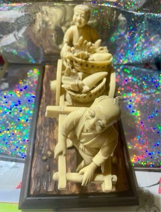 Excepcional pieza hueso/marfilina japonesa