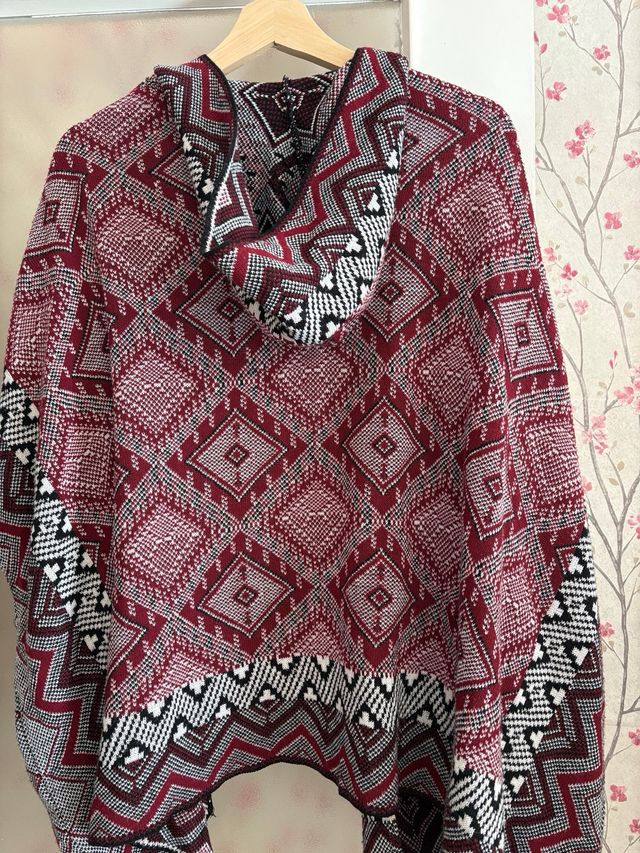 Capa Stradivarius roja y negra - Talla M