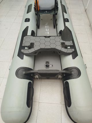 Barca neumatica NEPTVN 400. bass boat