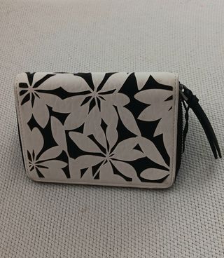 Monedero Desigual blanco-negro