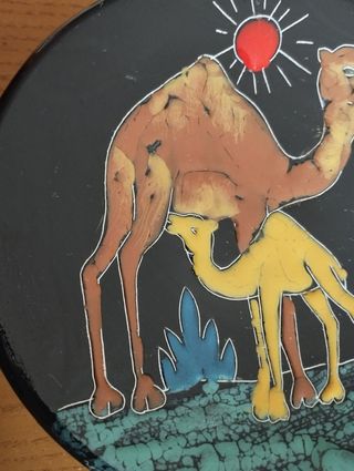 Piatto in ceramica decorata a mano