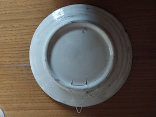 Piatto in ceramica decorata a mano