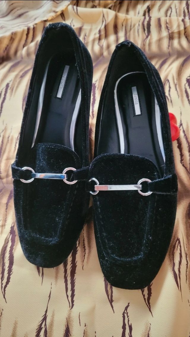NUEVOS Mocasines de terciopelo negro Bershka 38