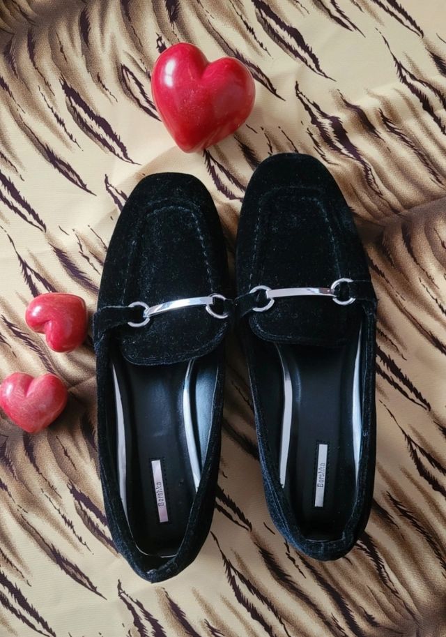 NUEVOS Mocasines de terciopelo negro Bershka 38