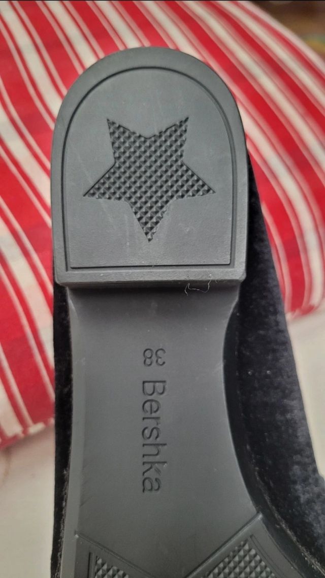 NUEVOS Mocasines de terciopelo negro Bershka 38