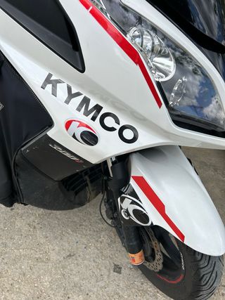 Scooter KYMCO superdink 300