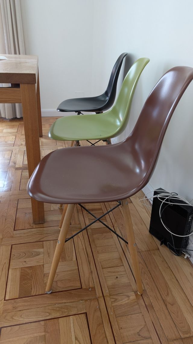 3 Sillas Eames - Negro, Verde, Marrón