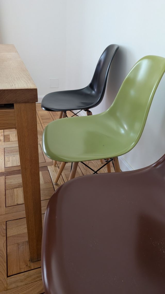 3 Sillas Eames - Negro, Verde, Marrón