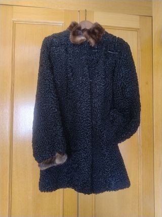 Abrigo astracán negro, piel zorro
