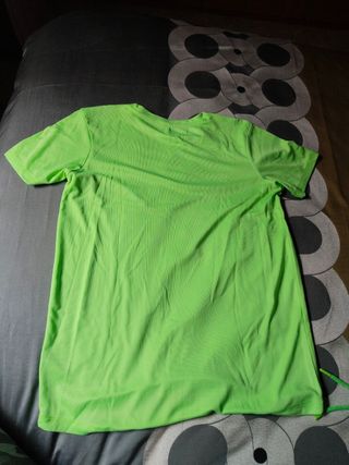 Conjunto deportivo verde niño