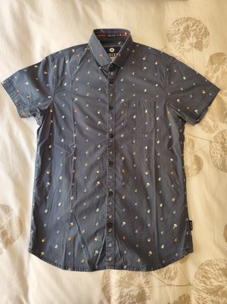 Camisa azul de manga corta de la marca Noize ta S