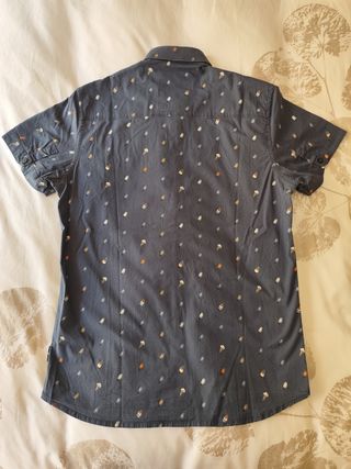 Camisa azul de manga corta de la marca Noize ta S