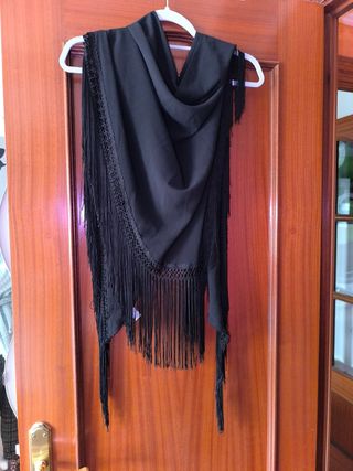 Mantón de fiesta con flecos 