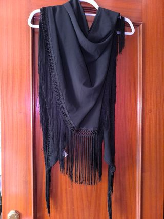 Mantón de fiesta con flecos 