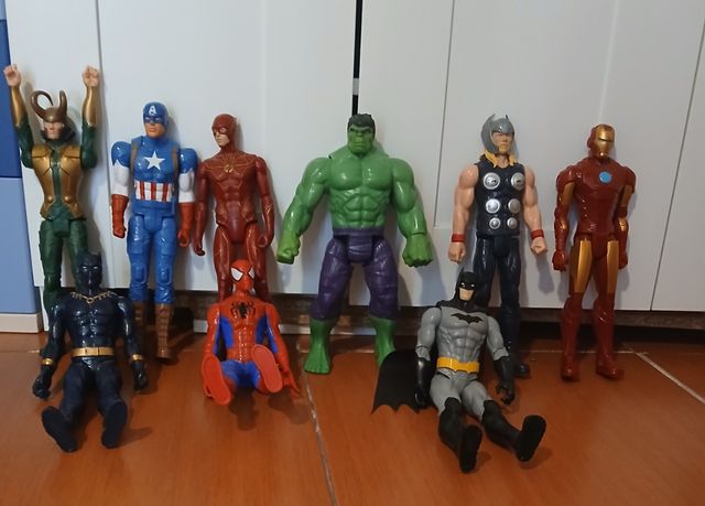 8 Figuras Superhéroes