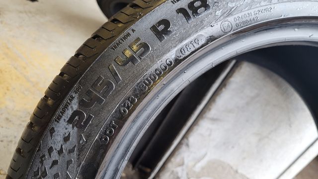 Gomma pneumatico Vredestein 245 45 18