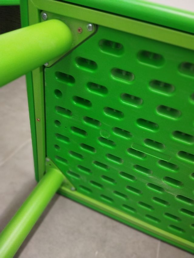 Mesa de niño resistente verde