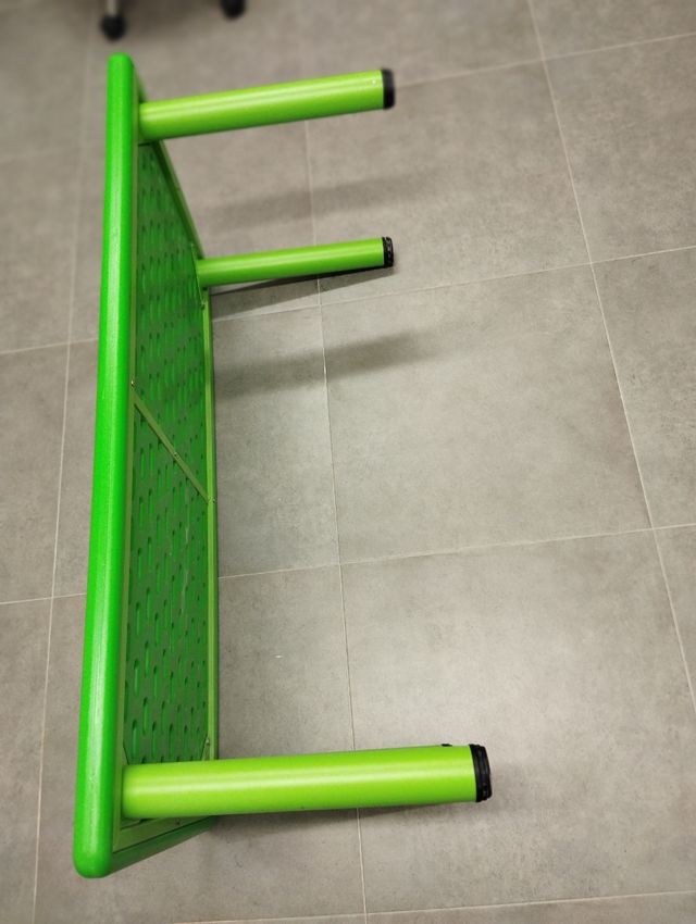 Mesa de niño resistente verde