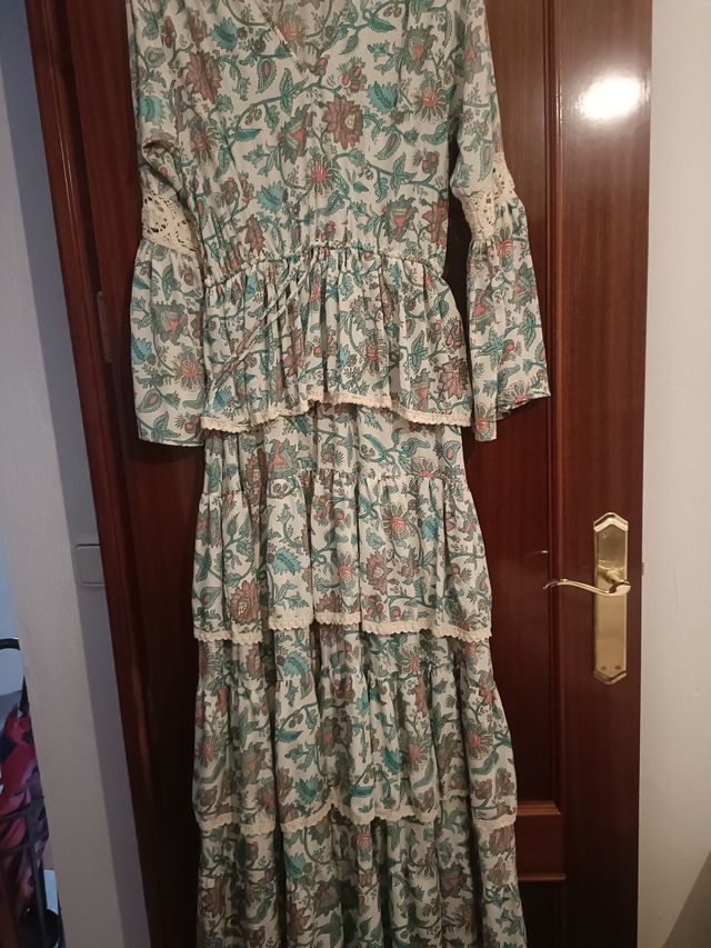 Preciosa bata flamenca