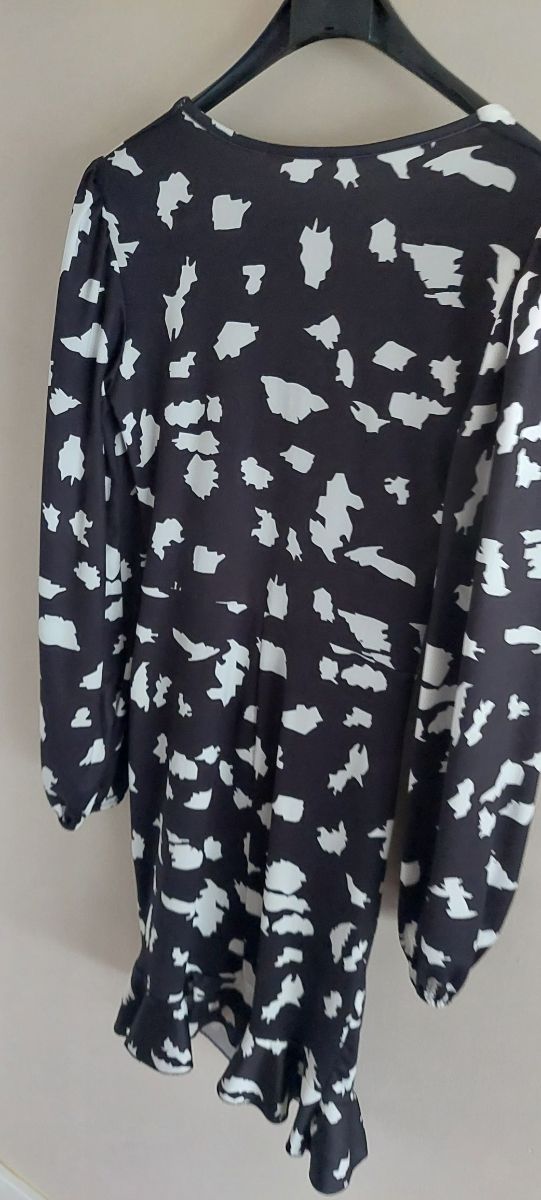 Vestido corto blanco y negro