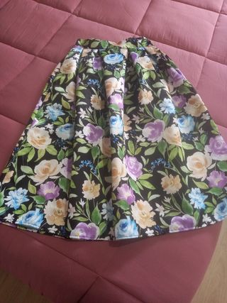 Gonna ampia fiorita in tessuto lucido