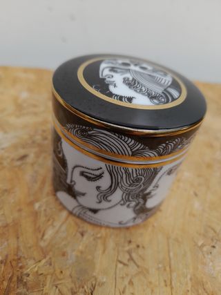 Scatola vintage Ungheria perfetta. Spedizione con