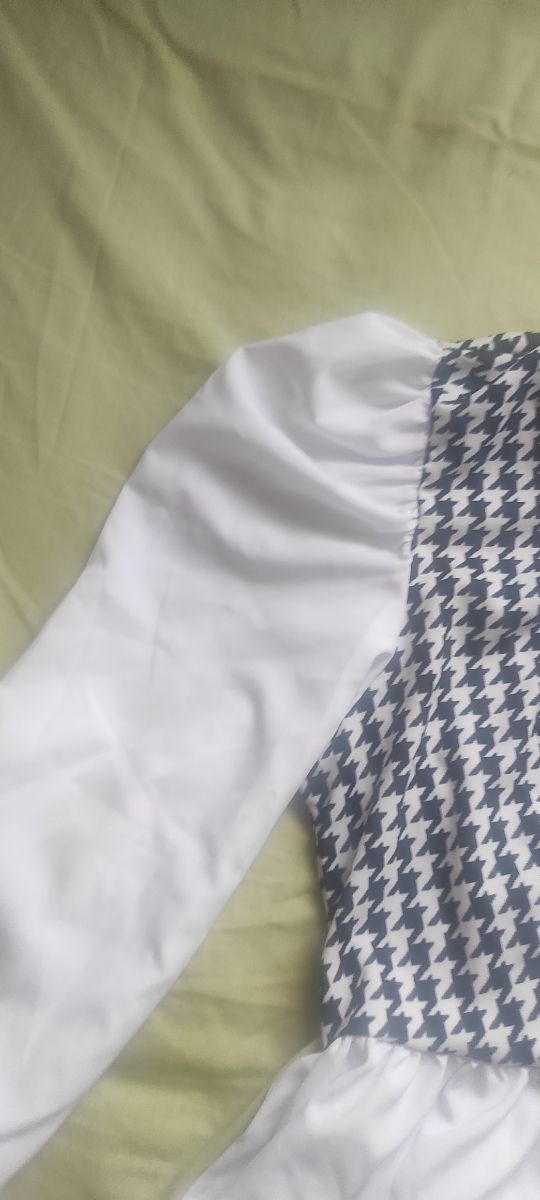 Camisas negra y a cuadros