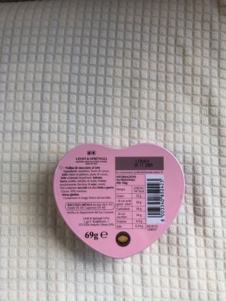 Lindt - Scatolina cuore metallica rosa 10 per 10