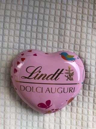 Lindt - Scatolina cuore metallica rosa 10 per 10