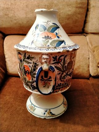 Aguamanil de cerámica antiguo