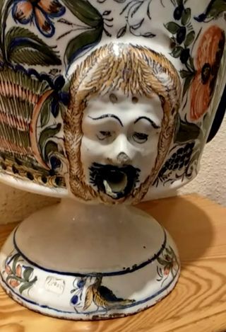 Aguamanil de cerámica antiguo