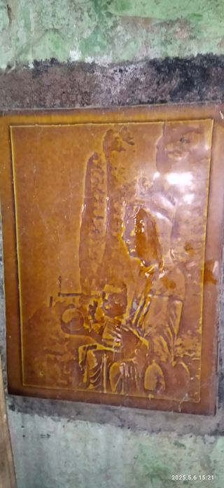 Rachola en relieve  Virgen de Montserrat