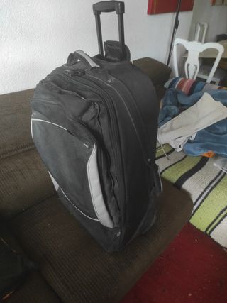 Maleta trolley negra con ruedas