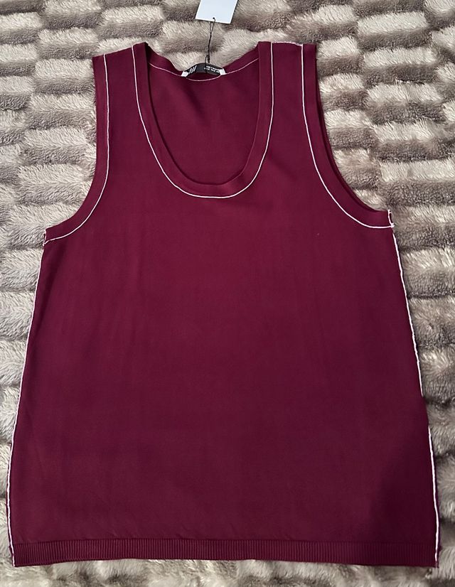 Top Zara burgundy con contraste