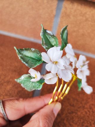 Tocado flores blancas - Boda o Comunión