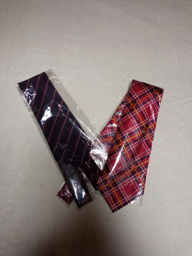 2 Cravatte Uomo - Rosso e Nero