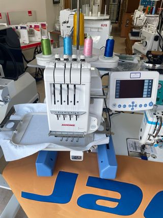 Bordadora Janome 4 agujas