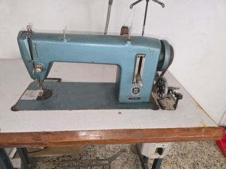 Máquina coser Antigua Alfa