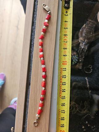 Pulsera coral rojo y perlas