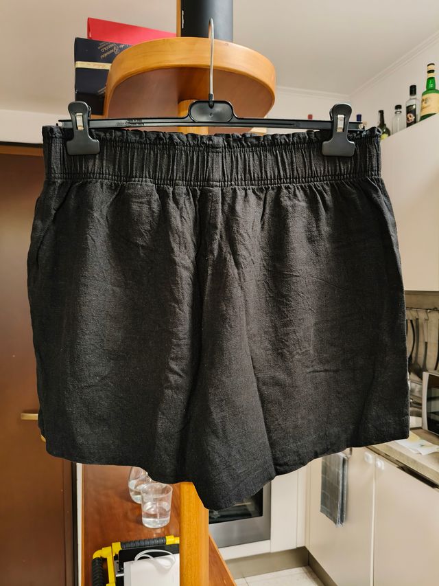 Pantaloncini di lino neri H&M