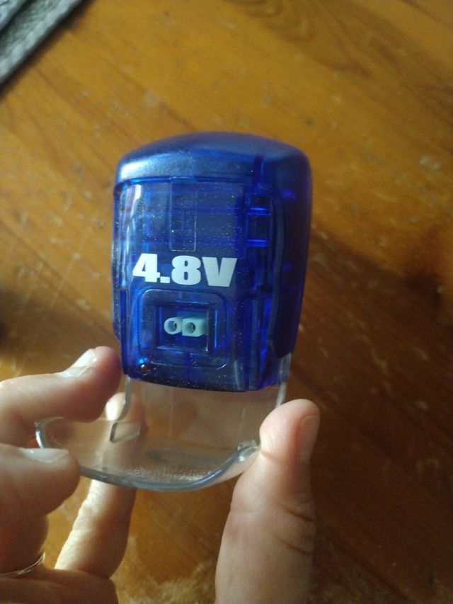 Cargador y mando Nikko 4.8