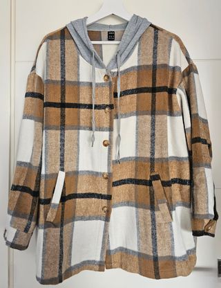 sobrecamisa con capucha