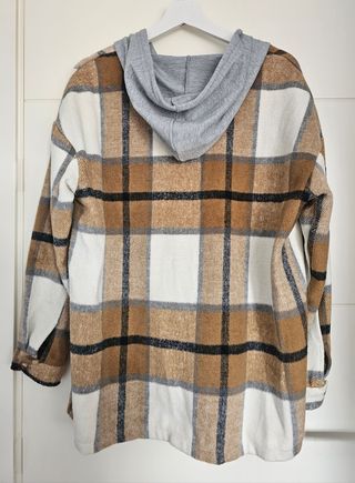 sobrecamisa con capucha