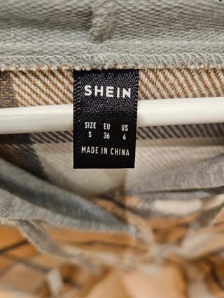 sobrecamisa con capucha