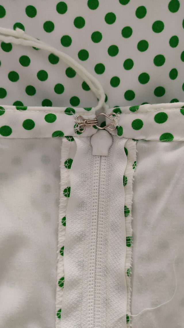 Vestido de flamenca blanco lunares verdes de nejas