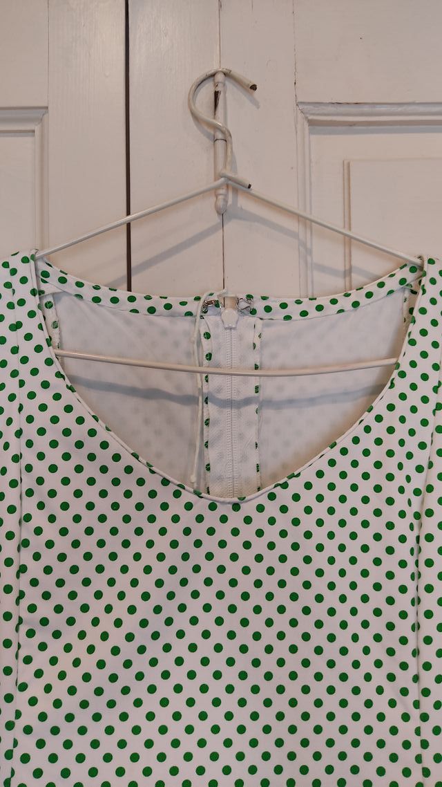 Vestido de flamenca blanco lunares verdes de nejas